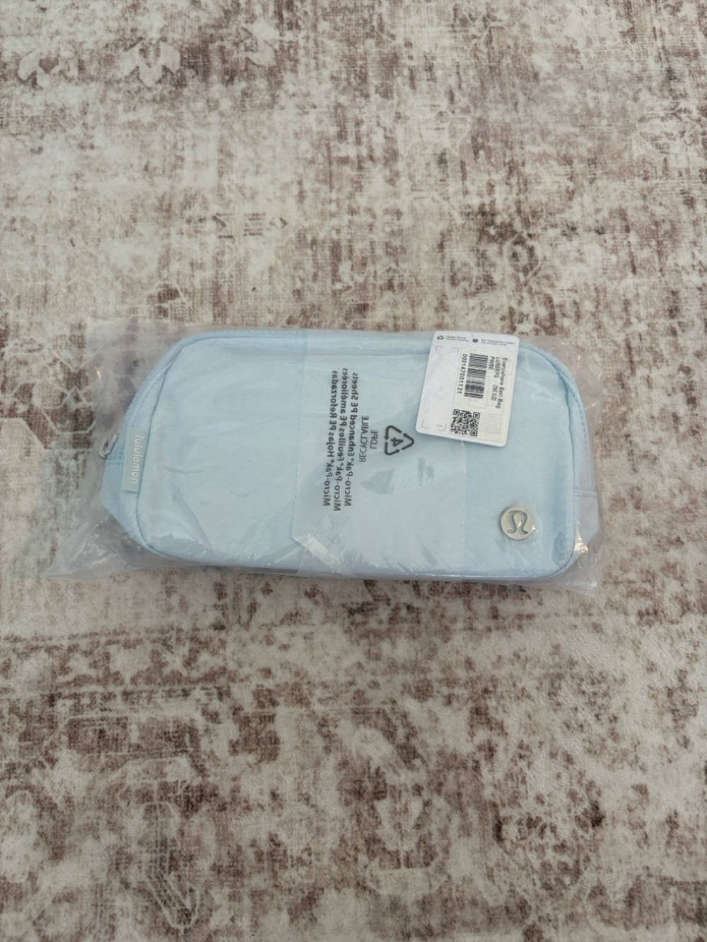 NWT lululemon Cloud Silver Everywhere Belt Bag Waist Pouch - Picture 4 of 7